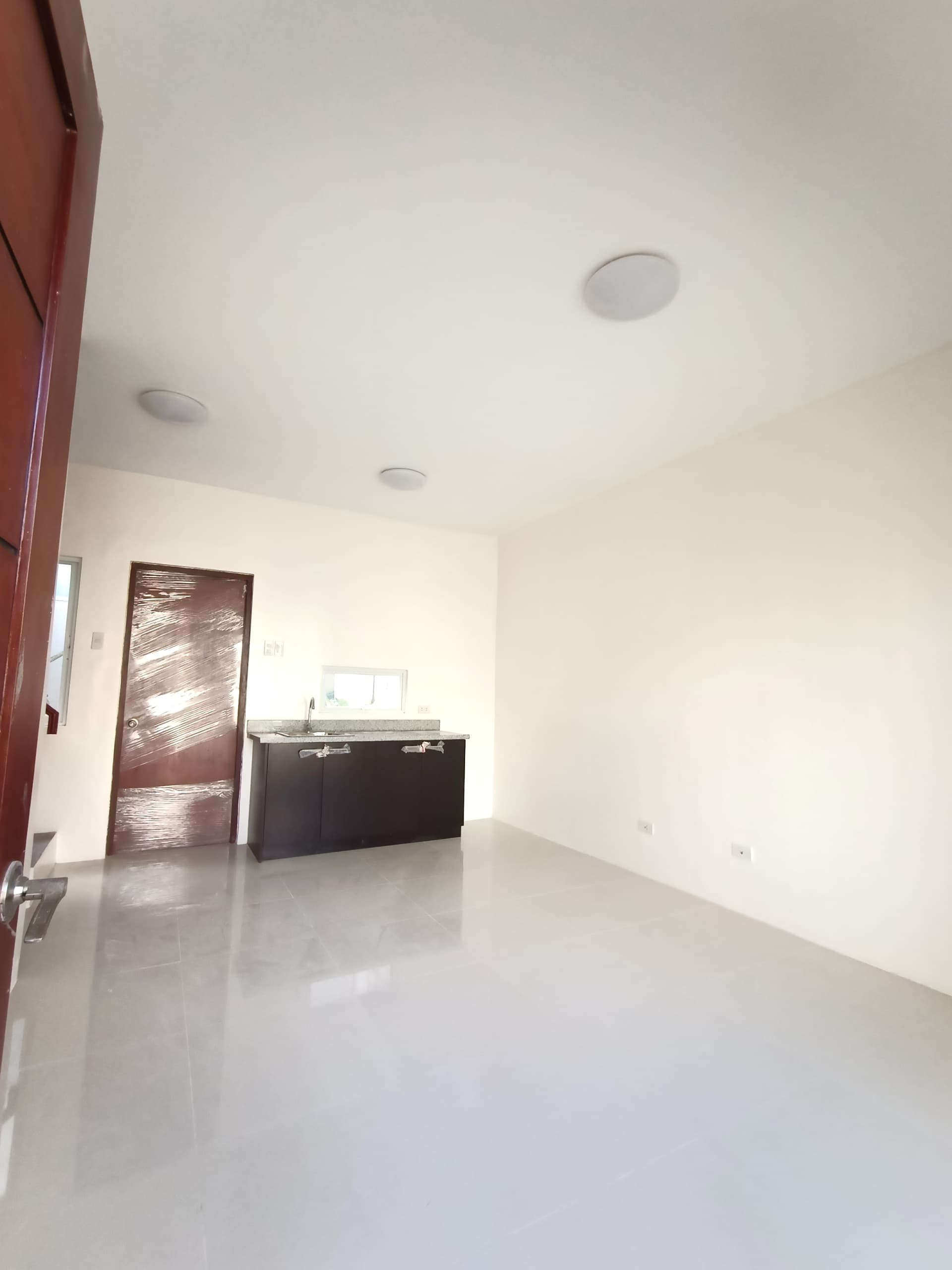 FOR SALE or ASSUME BRAND NEW TOWNHOUSE @ Velmiro Heights Subdivision, Minglanilla, Cebu - photo 3