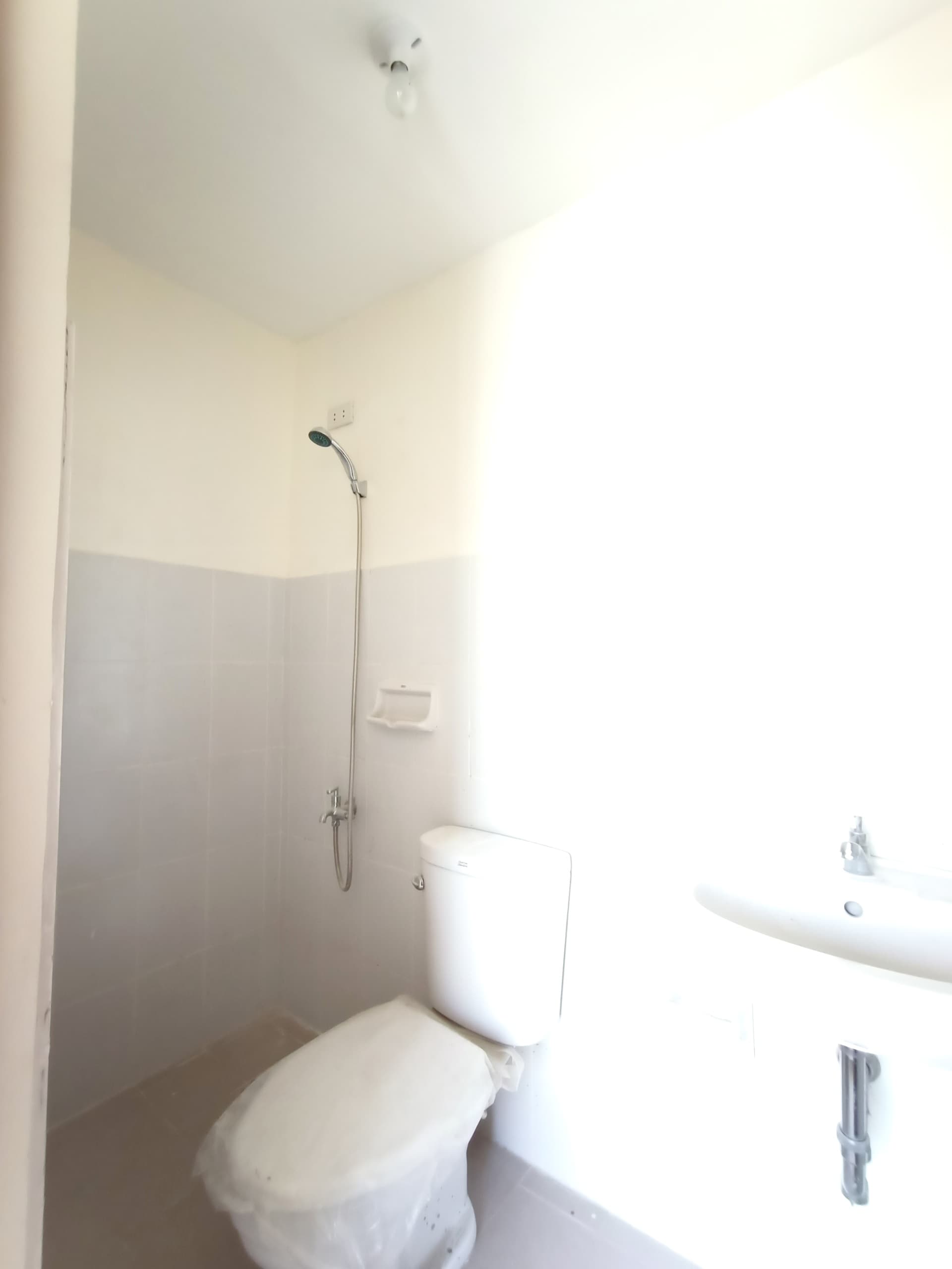 FOR SALE or ASSUME BRAND NEW TOWNHOUSE @ Velmiro Heights Subdivision, Minglanilla, Cebu - photo 7