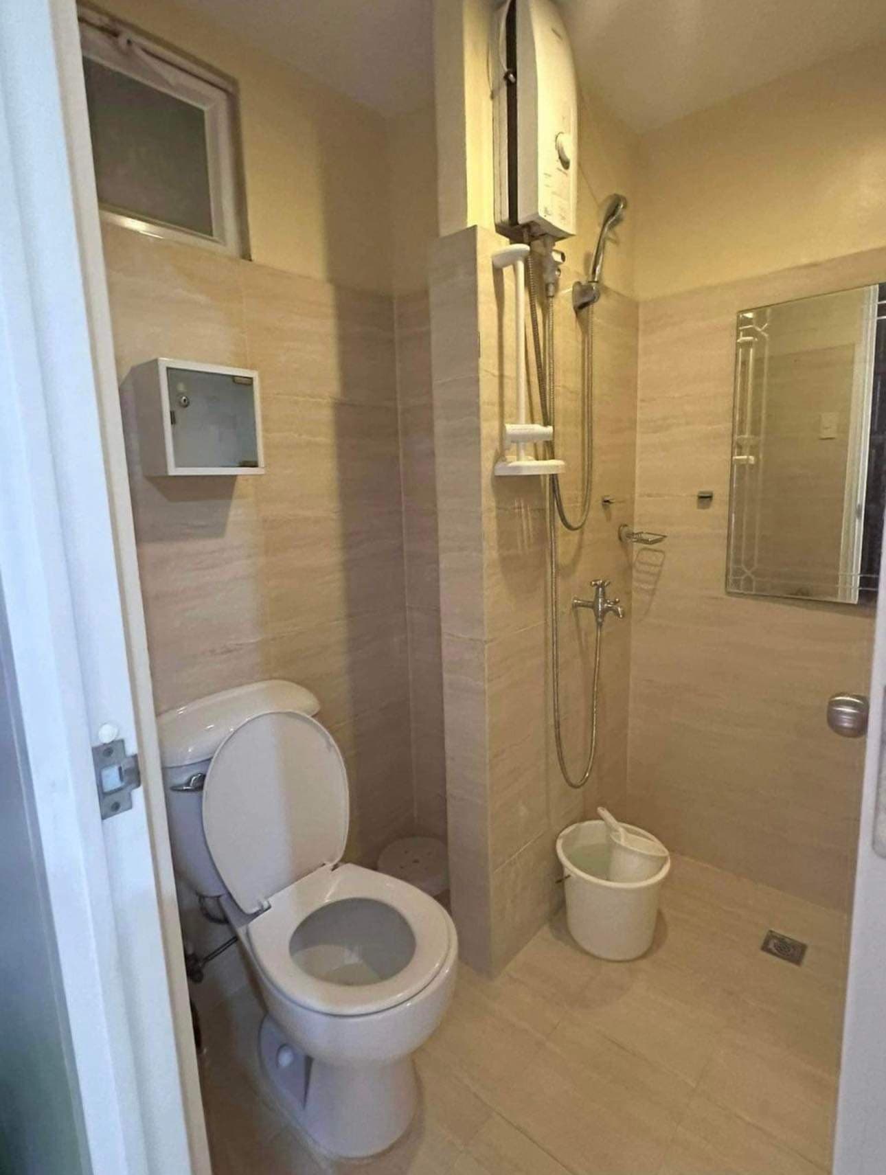 Fully furnished Studio Unit beside Ateneo de Cebu CLEAN TITLE - photo 6