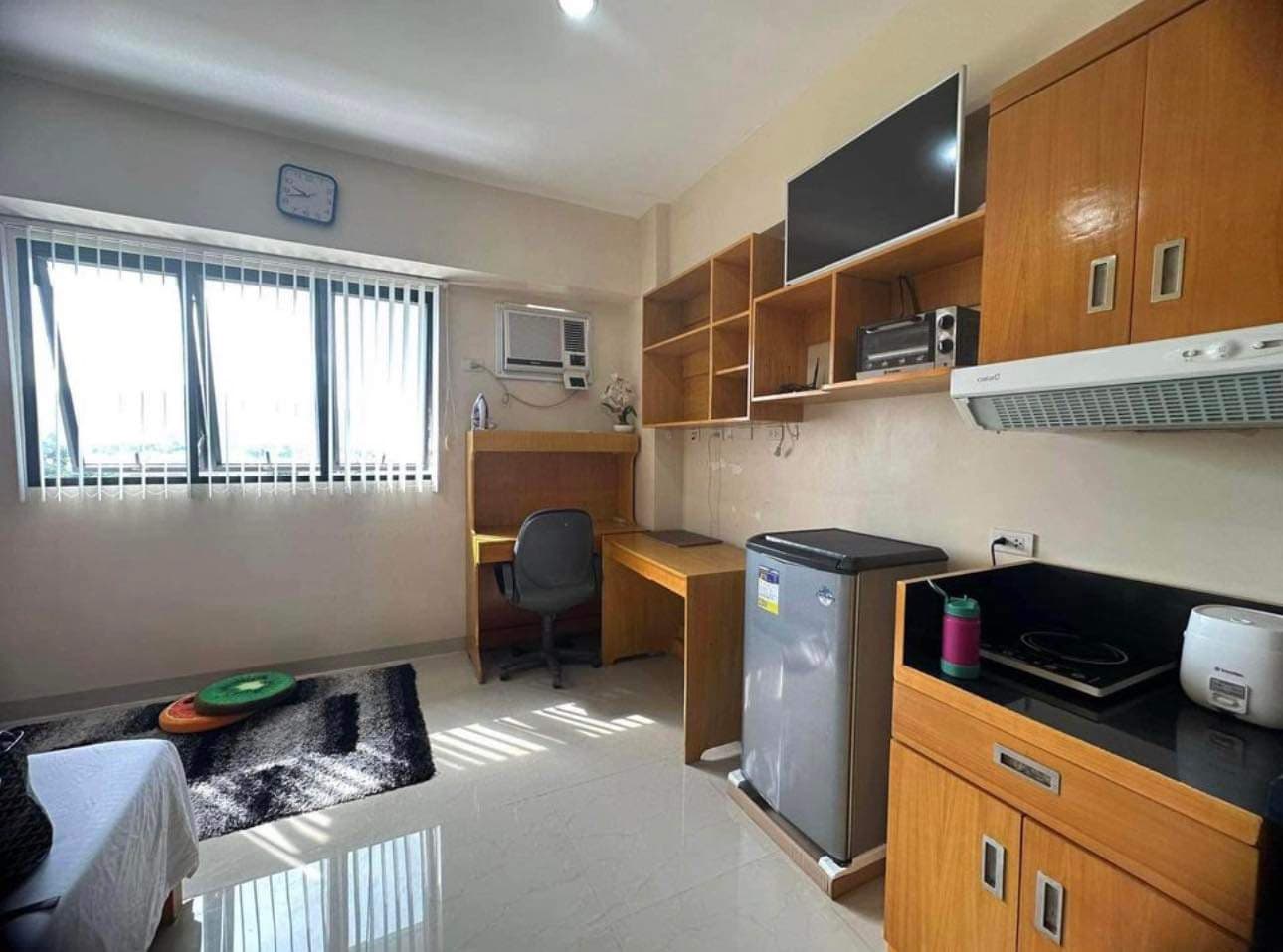 Fully furnished Studio Unit beside Ateneo de Cebu CLEAN TITLE - photo 2