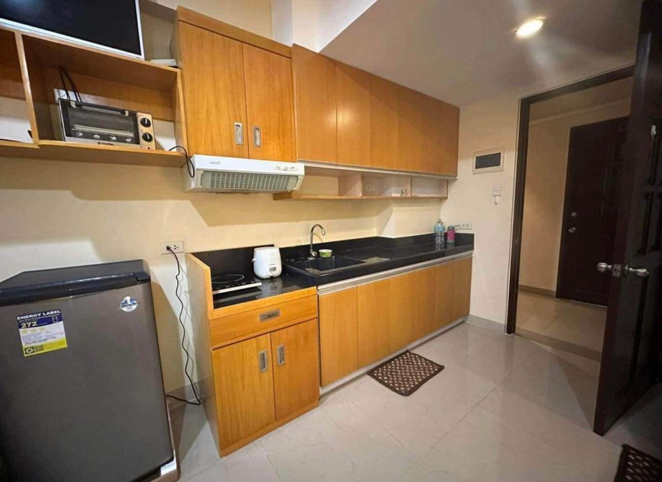 Fully furnished Studio Unit beside Ateneo de Cebu CLEAN TITLE - photo 3