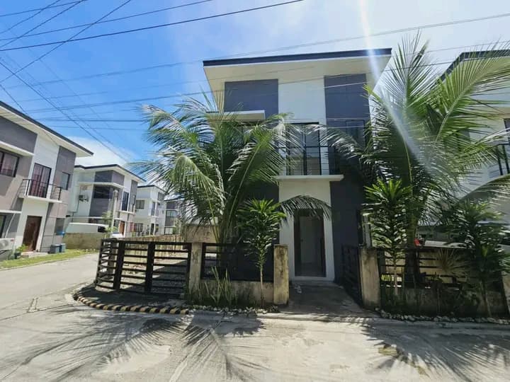 ELIZABETH HOMES FOR SALE - photo 5