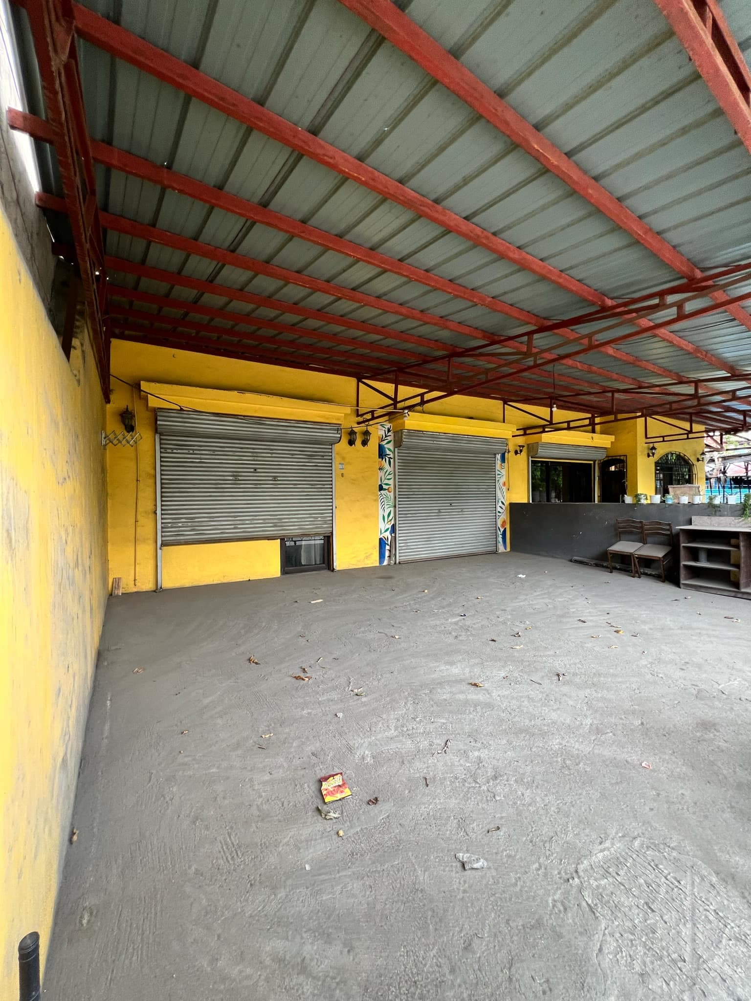 INCOME GENERATING PROPERTY 3 COMMERCIAL UNITS WITH 3 STOREY HOUSE AND 5 APARTMENTS - photo 6