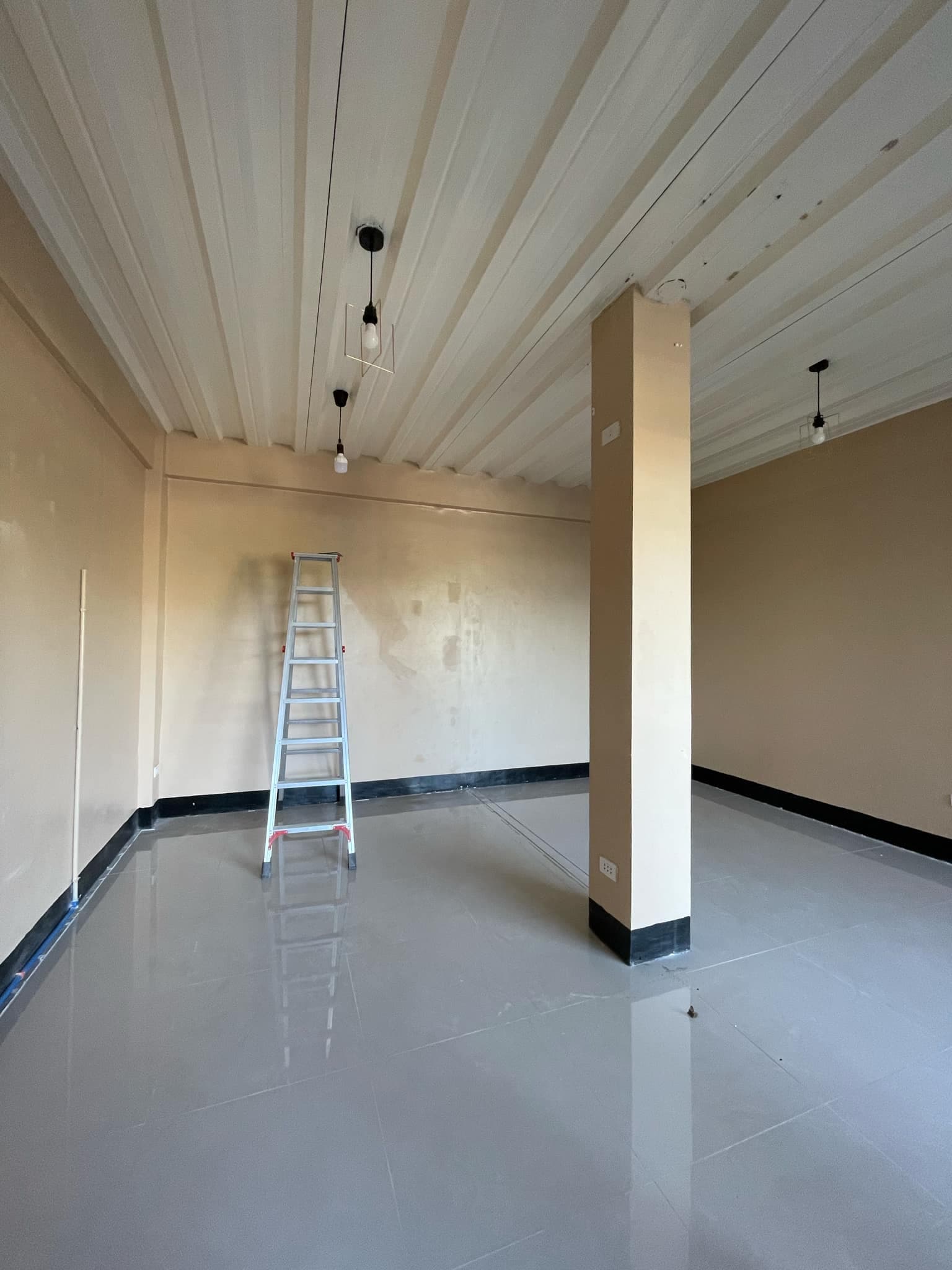 COMMERCIAL SPACE FOR RENT IN DANAO CITY - photo 2