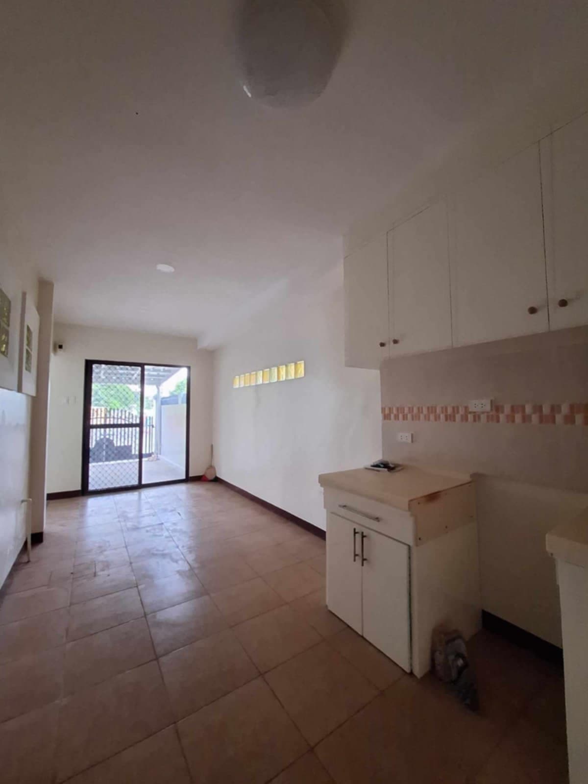 HOUSE AND LOT FOR SALE AT BASAKLAPU-LAPU - photo 4