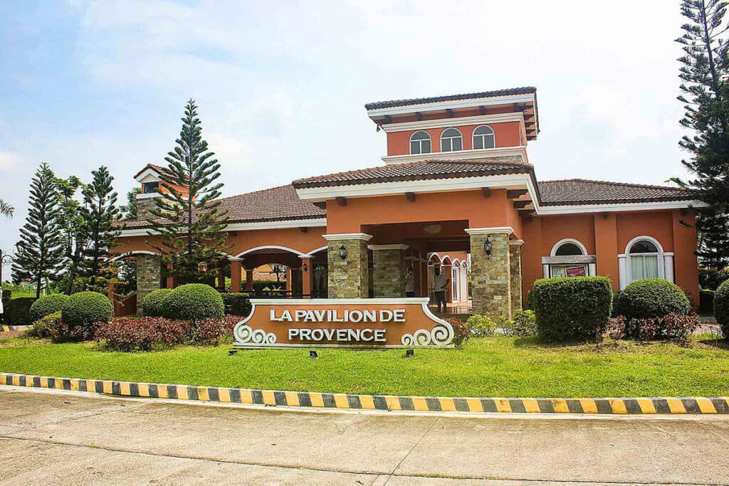 Own a 420 SQM Prime Residential Lot - photo 3