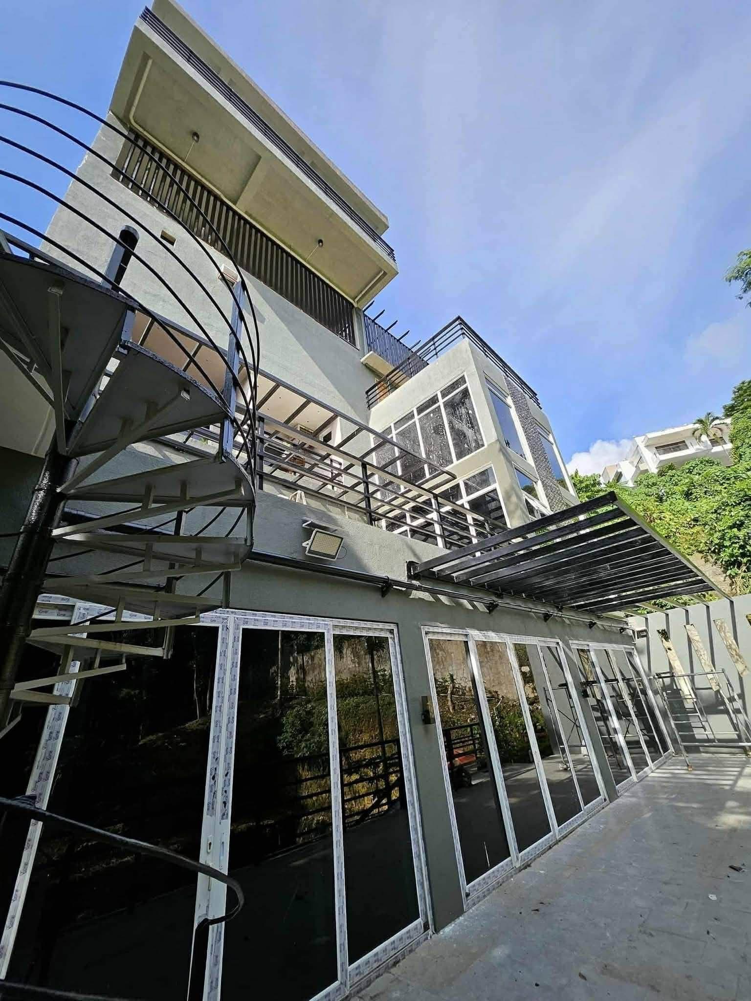 Ultra-Luxury Brand New 6-Storey House & Lot for Sale with Elevator access & Swimming Pool - photo 2