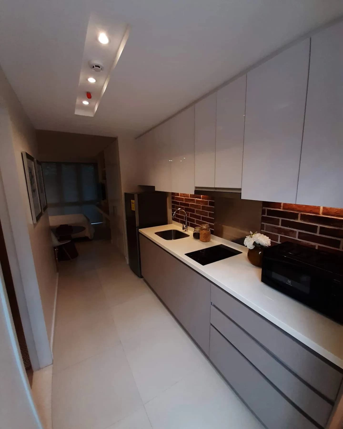 RUSH SALE! SAVE Php 1 Million! Ready to Occupy Condominium, 38 Park Avenue Studio Unit (24sqm) at Php4.3M cash, Current price of a Studio Unit now is Php5.3M. Located in Cebu IT Park! PM me now! - photo 6