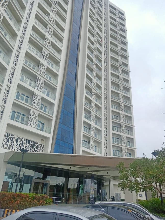 Rush Sale lot only at Discovery Bay Residences/ beach front - photo 4