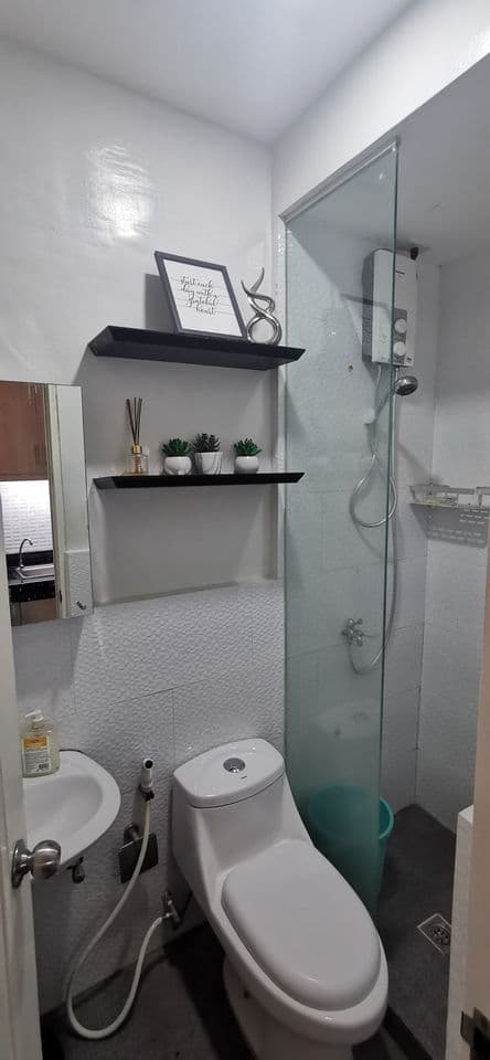 RUSH SALE 2BR FULLY FURNISHED CONDO UNIT NEAR ABS CBN QUEZON CITY - photo 5