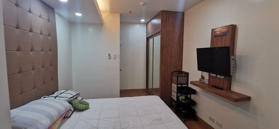 RUSH SALE 2BR FULLY FURNISHED CONDO UNIT NEAR ABS CBN QUEZON CITY