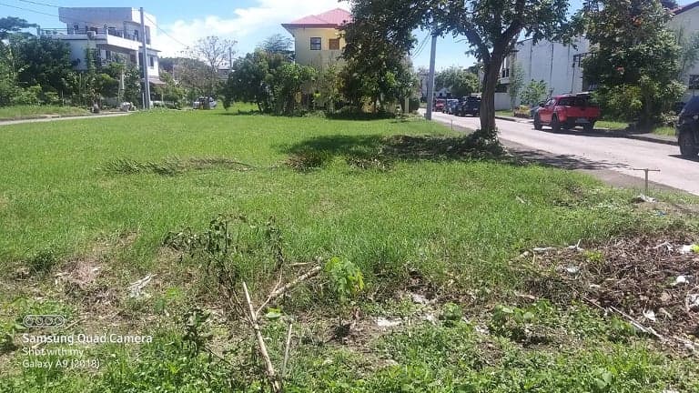 RUSH SALE CLEAN TITLED COMBINED RESIDENTIAL LOT JUST 15 TO 20 MINUTES AWAY FROM MALL OF ASIA & AIRPORT - photo 3