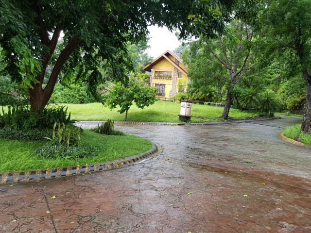 RUSH SALE PRIME CORNER LOT IN CANYON WOODS OVERLOOKING TAAL LAKE