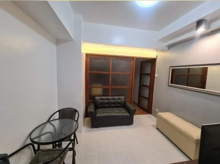 AFFORDABLE 1 BEDROOM W/BALCONY FULLY FURNISHED CONDO UNIT IN MAKATI CBD