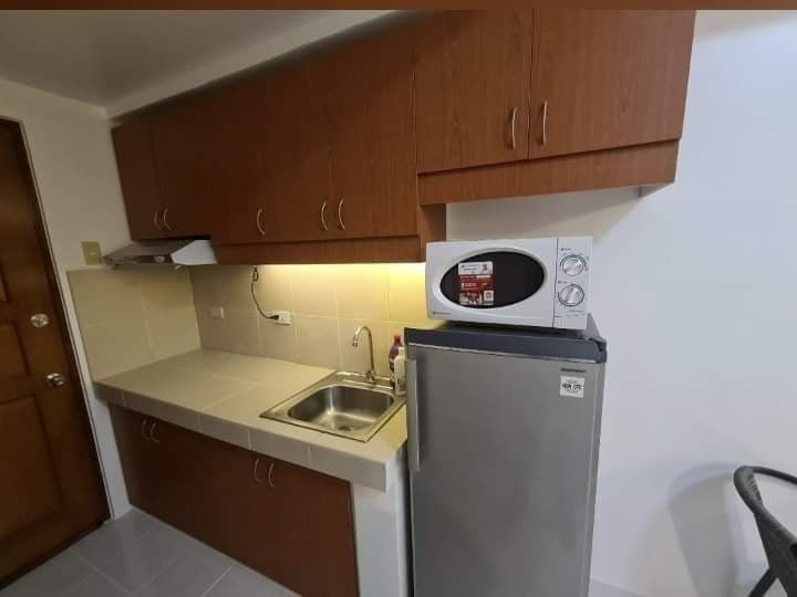 AFFORDABLE 1 BEDROOM W/BALCONY FULLY FURNISHED CONDO UNIT IN MAKATI CBD - photo 5