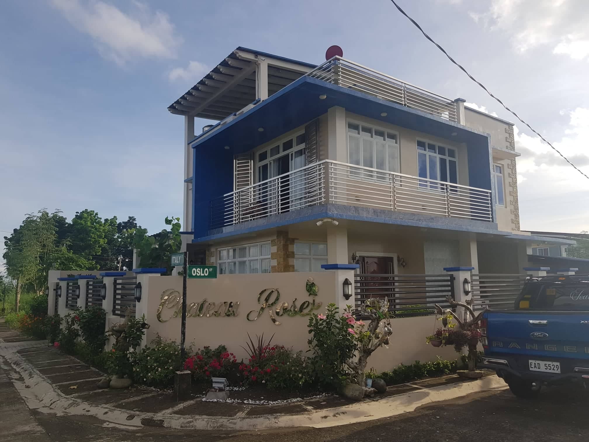 3 Bedroom - a three-storey House & Lot for SALE in Naga City - photo 2