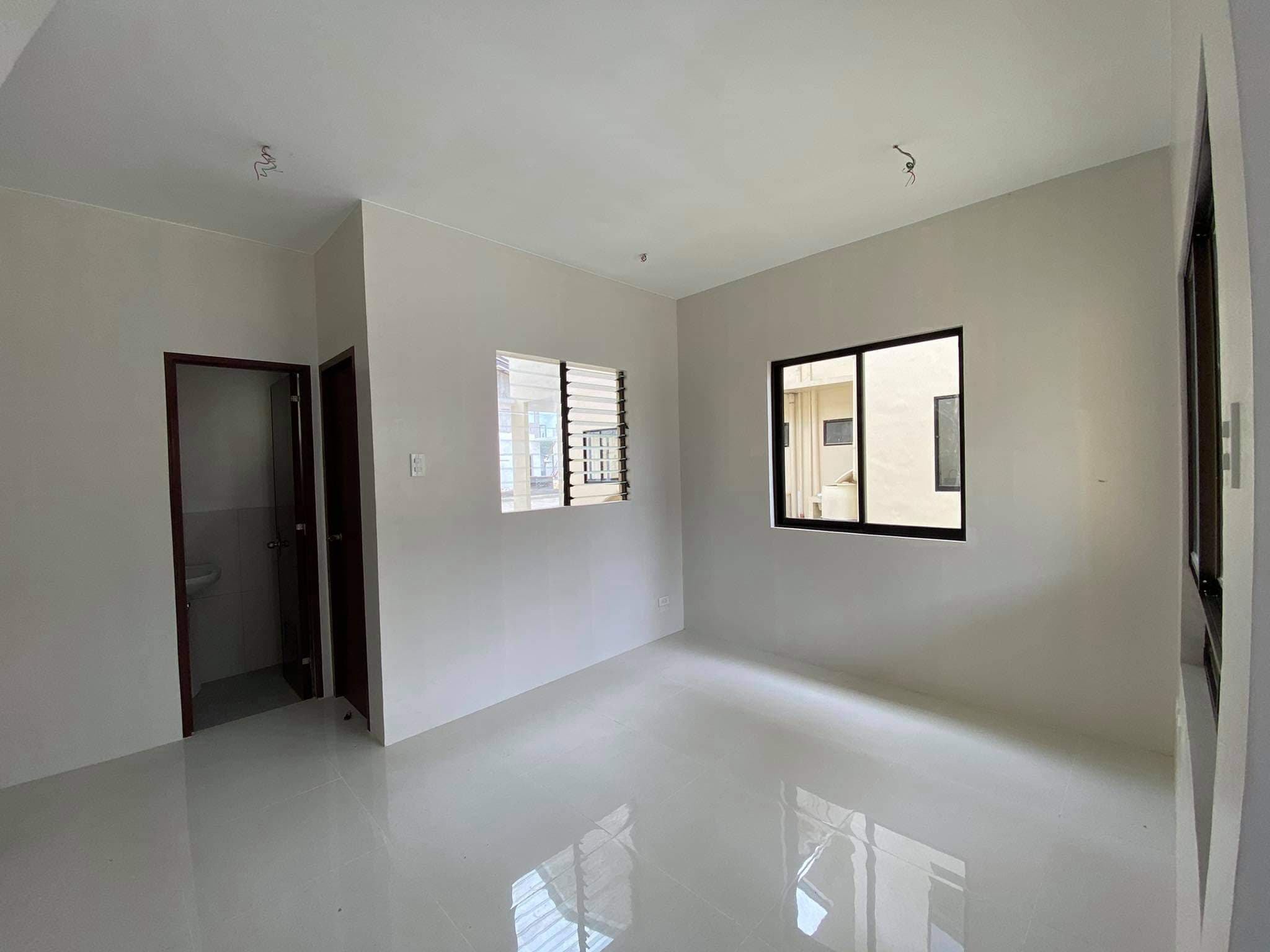 Serenis Townhouse End Unit for Assume - photo 5