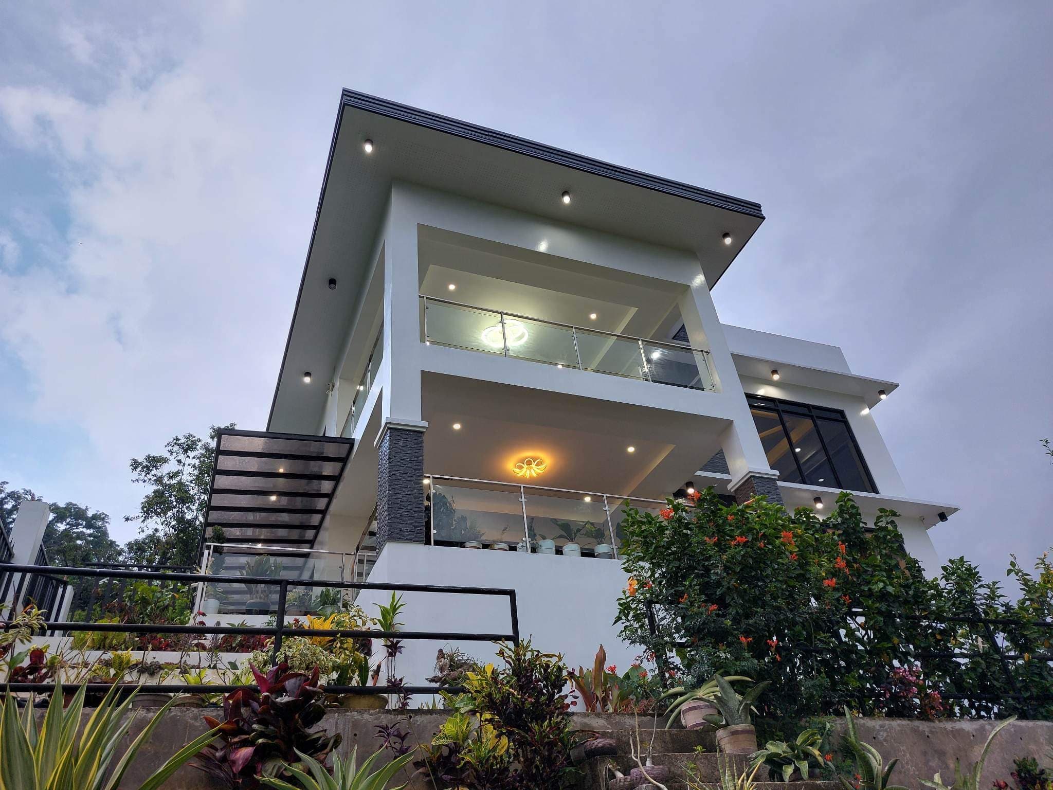 Modern Houss and Lot - photo 1
