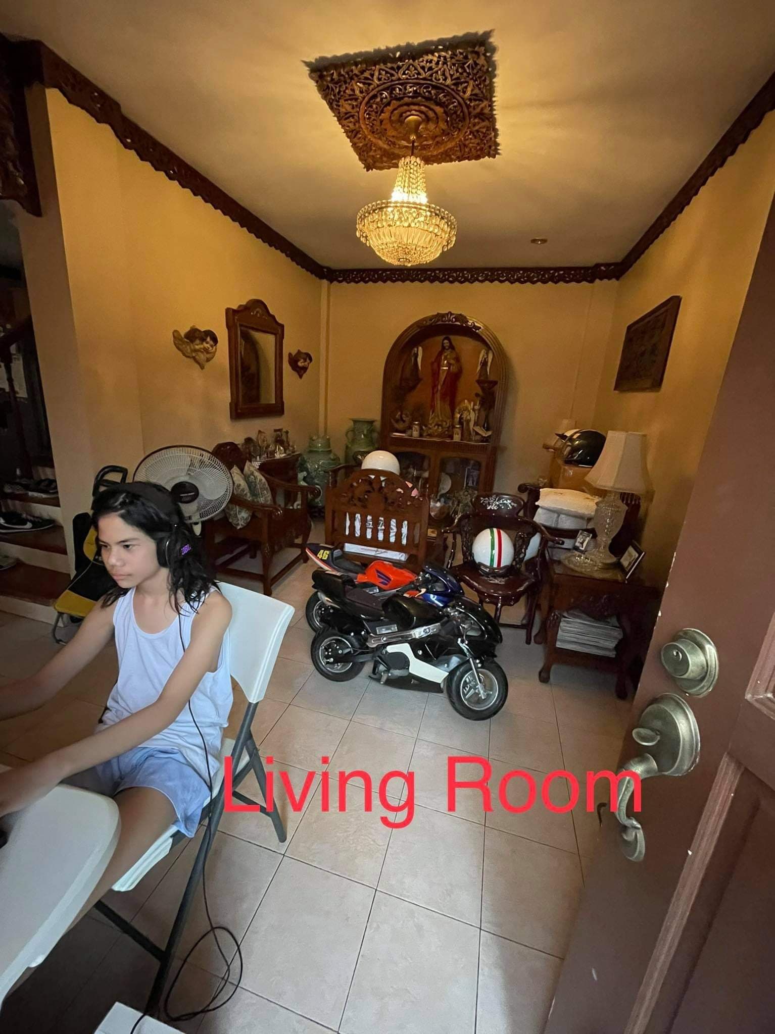 Rush Sale! Fully Furnished House and Lot - photo 2