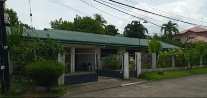 Live in an old rich subdivision in Bacolod City - photo 4