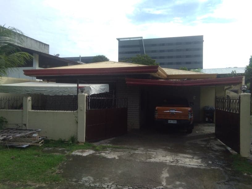 HOUSE AND LOT FOR SALE - photo 1