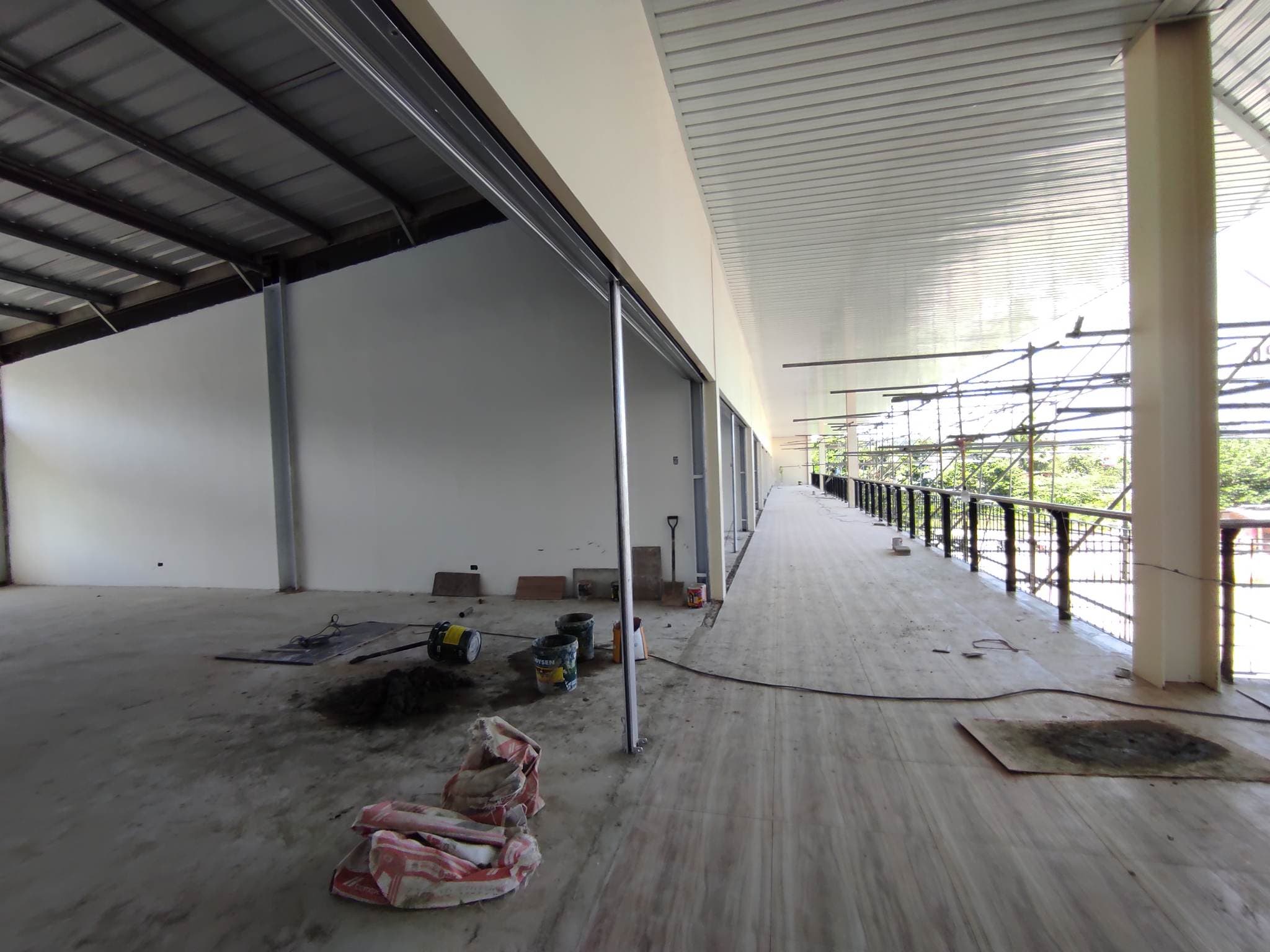 COMMERCIAL AND OFFICE SPACE FOR RENT WITH WIDE PARKING SPACE, ALONG THE HIGHWAY IN CAGAYAN DE ORO CITY - photo 2