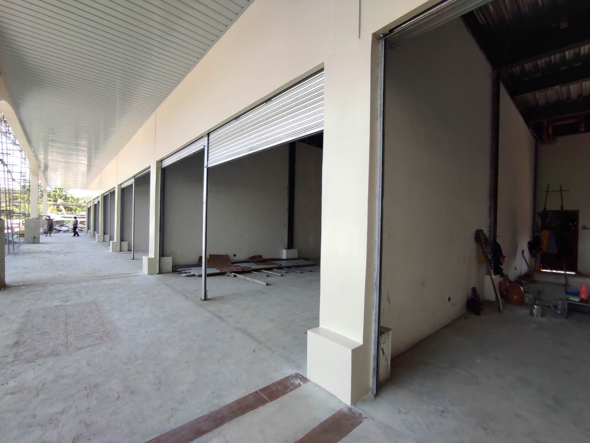 COMMERCIAL AND OFFICE SPACE FOR RENT WITH WIDE PARKING SPACE, ALONG THE HIGHWAY IN CAGAYAN DE ORO CITY - photo 1