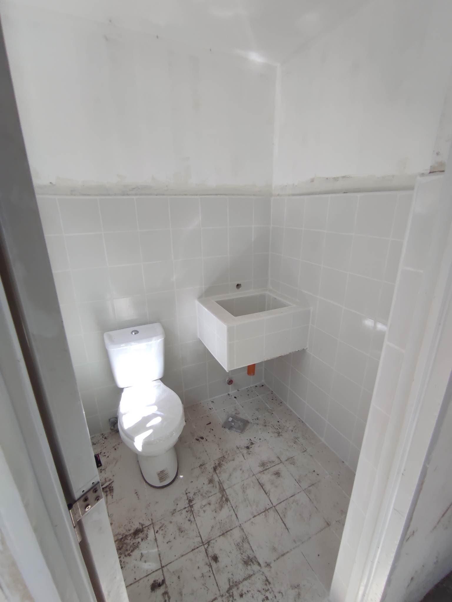 COMMERCIAL AND OFFICE SPACE FOR RENT WITH WIDE PARKING SPACE, ALONG THE HIGHWAY IN CAGAYAN DE ORO CITY - photo 7