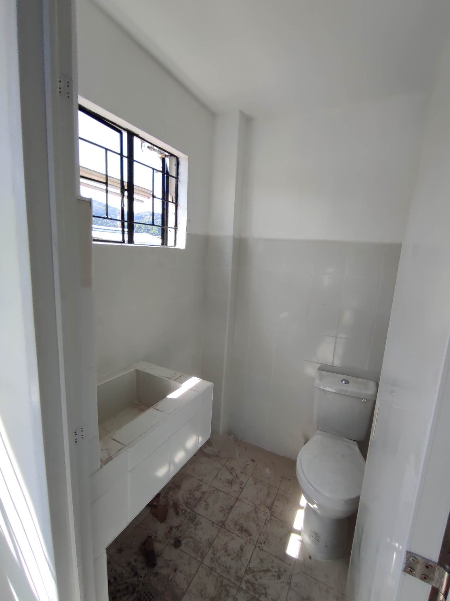 COMMERCIAL AND OFFICE SPACE FOR RENT WITH WIDE PARKING SPACE, ALONG THE HIGHWAY IN CAGAYAN DE ORO CITY - photo 4