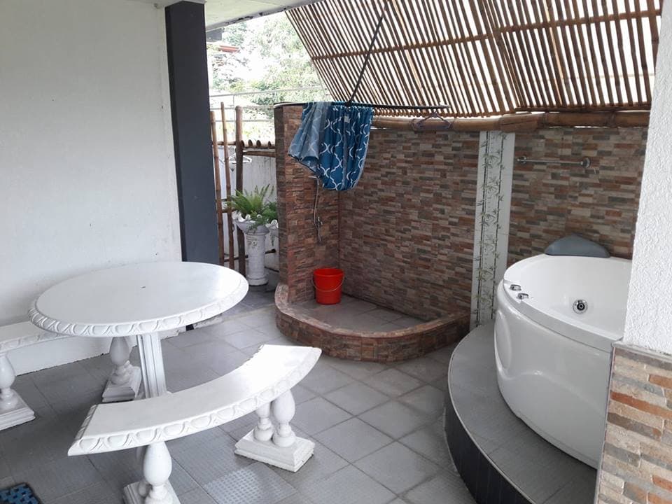 FOR LEASE 6 BEDROOM HOUSE IN XAVIER ESTATES, UPTOWN CAGAYAN DE ORO CITY - photo 4