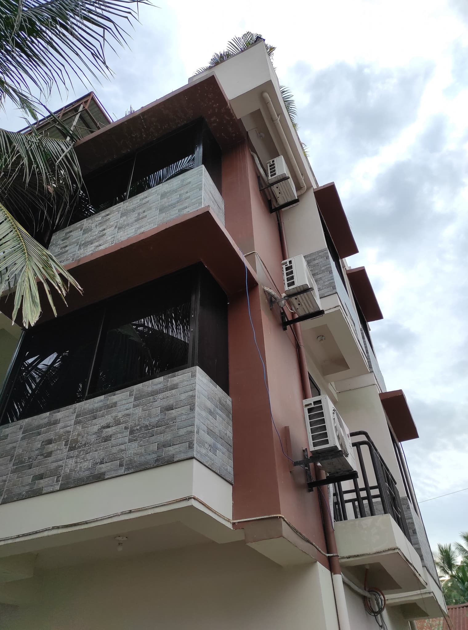 RUSH SALE 3-STOREY 6 BEDROOM HOUSE AND LOT WITH ROOF DECK, MOUNTAIN VIEW, PROVISION FOR EXPANSION!!!