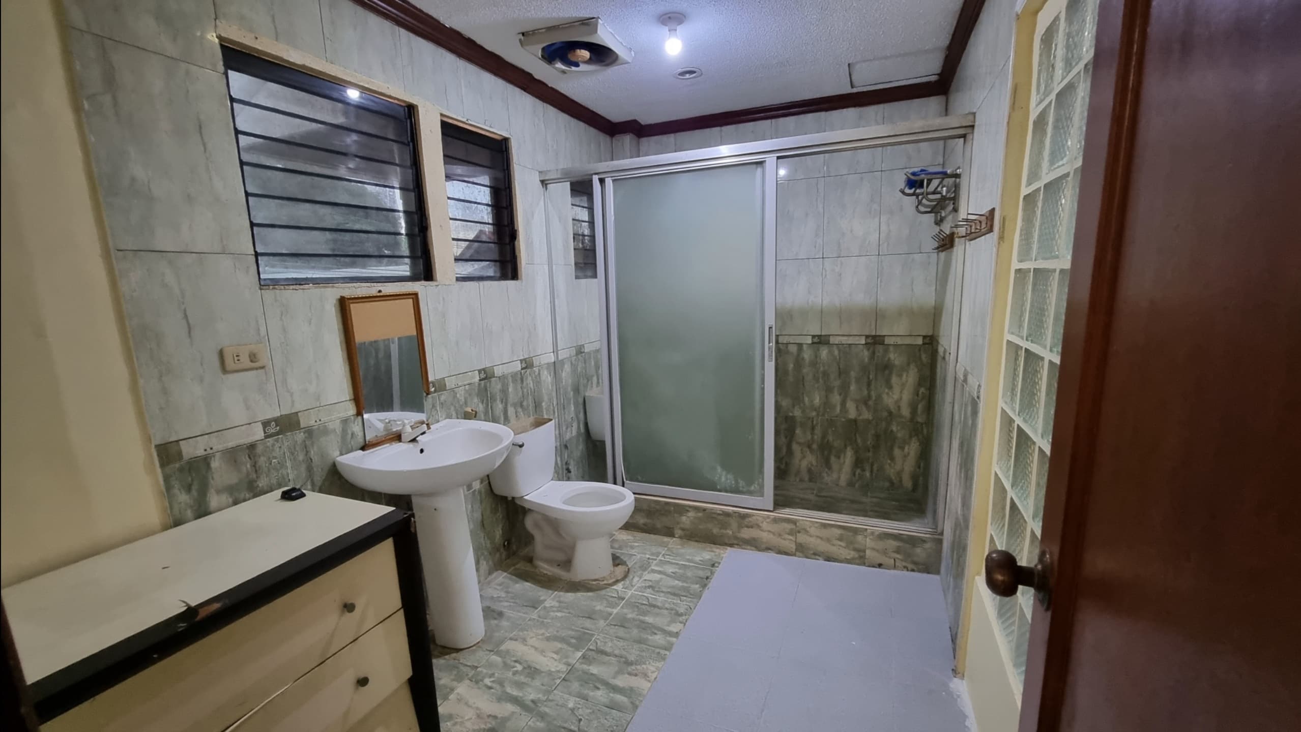 OFFICE WITH 6 ROOMS - photo 3