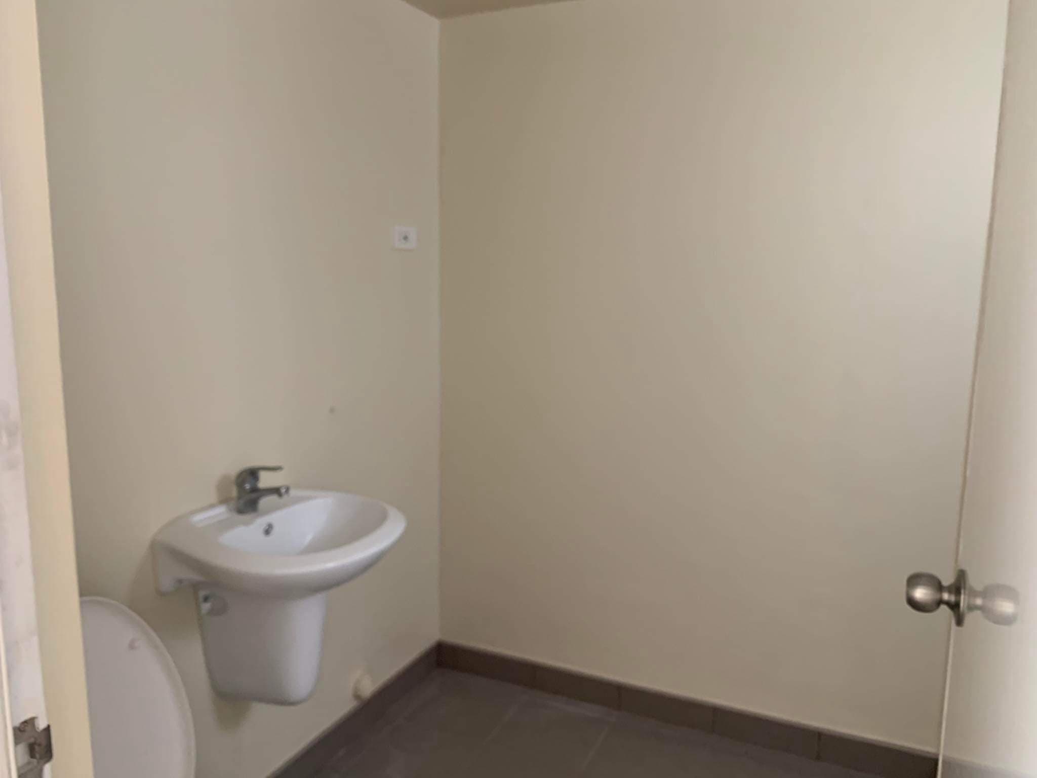 1bedroom corner unit for Assume! - photo 4