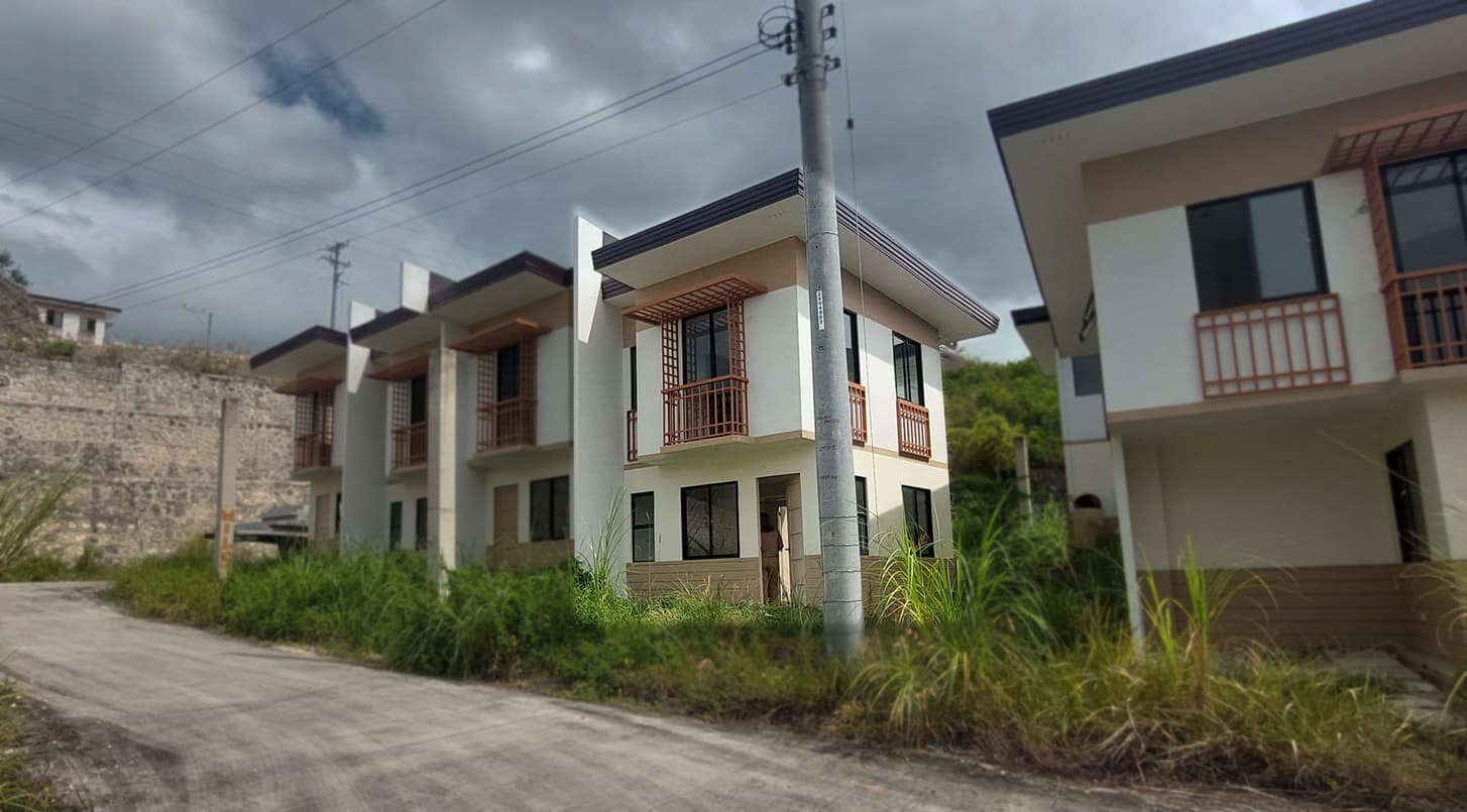 For Assume Townhouse A End Unit in Casa Mira South Phase 3A - photo 3