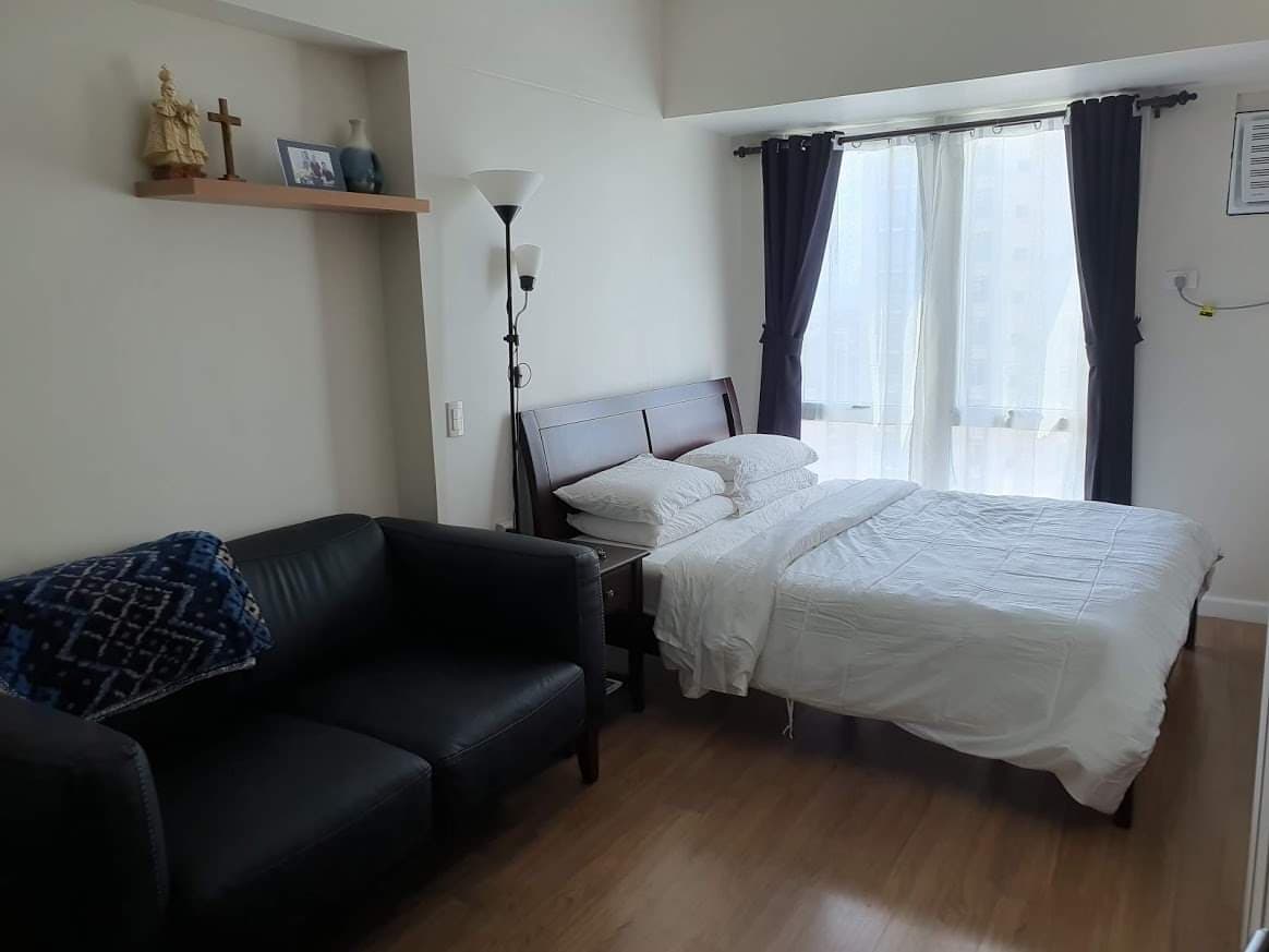 FULLY FURNISHED STUDIO UNIT WITH PARKING IN SOLINEA - photo 2