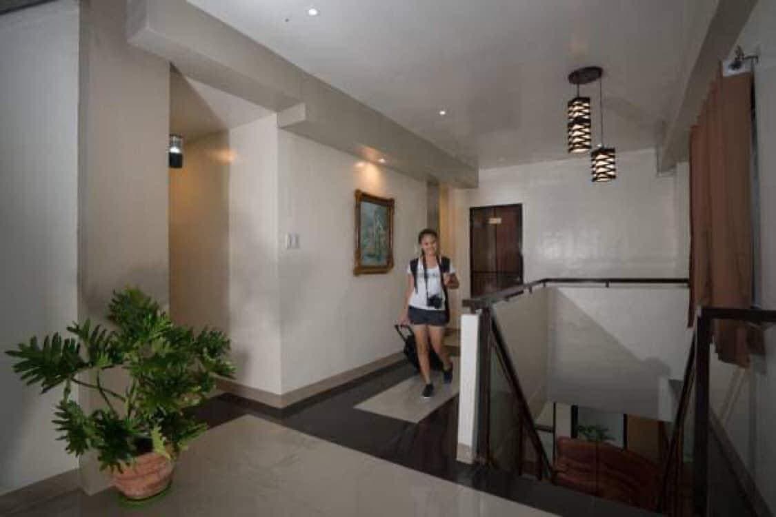 3 storey hotel with 26 rooms and 4 commercial spaces - photo 3