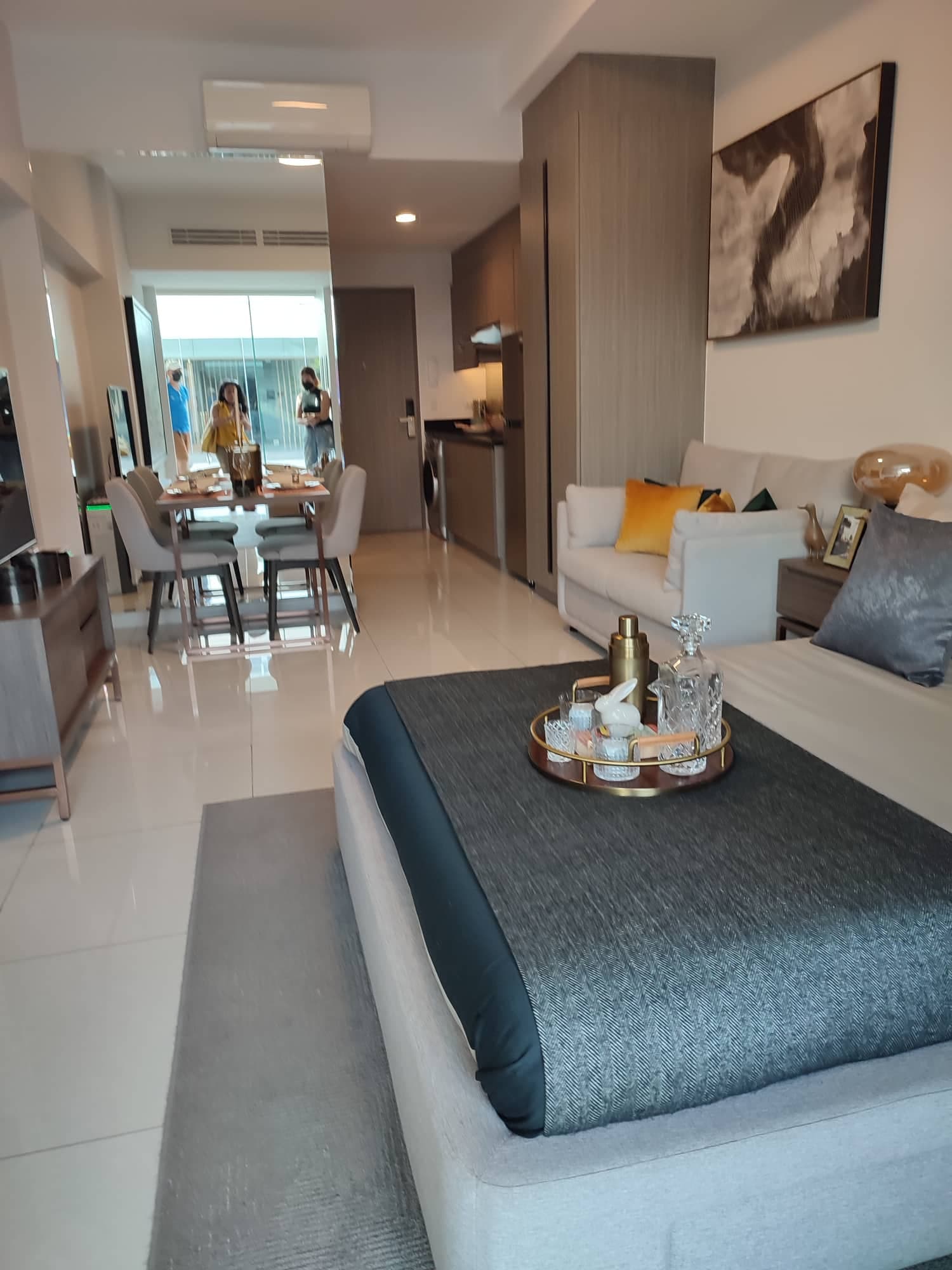 For Assume Mandani Bay Studio unit with balcony - photo 2