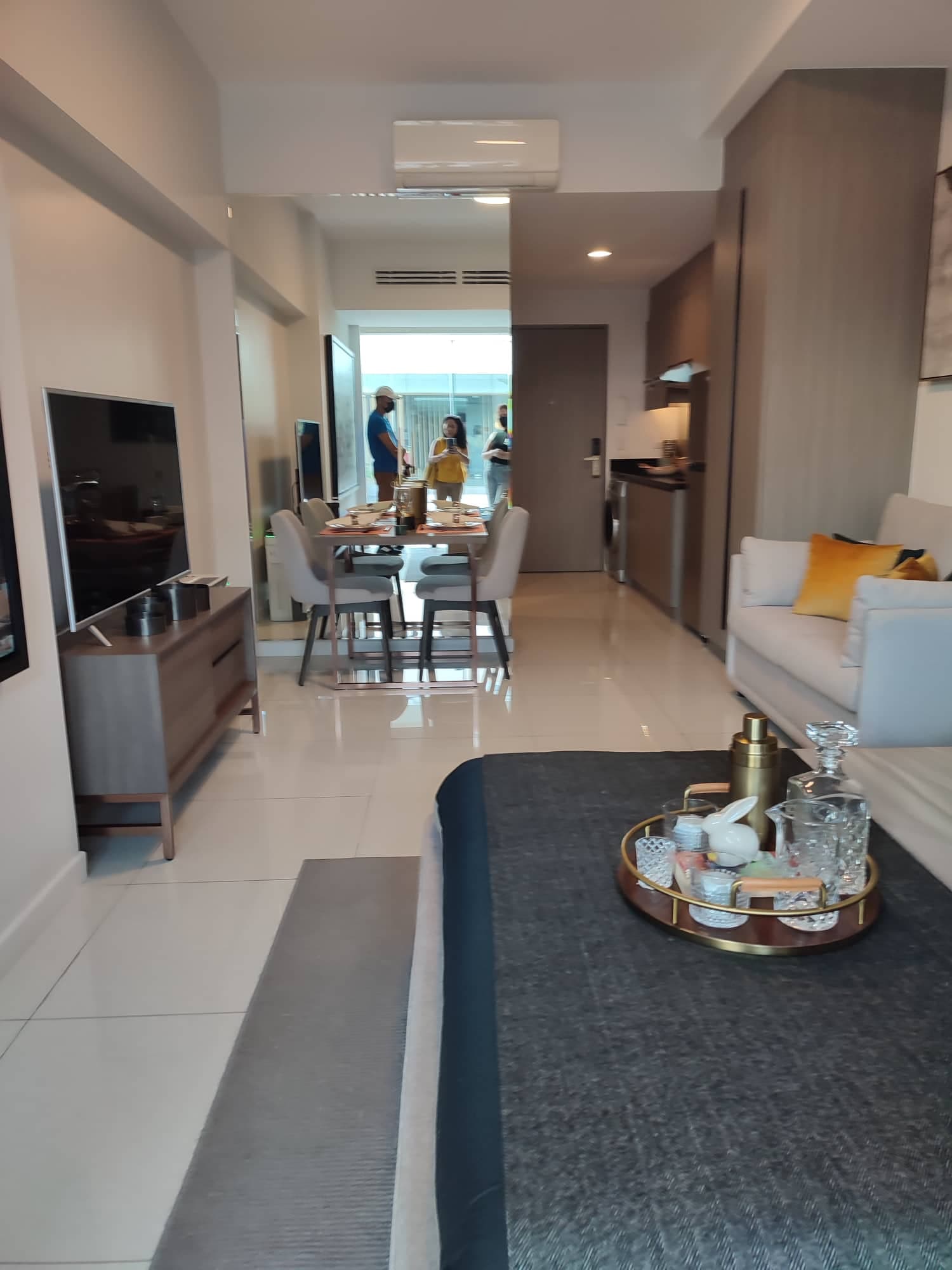 For Assume Mandani Bay Studio unit with balcony - photo 5