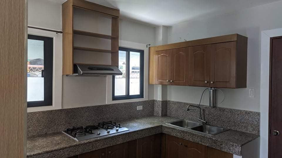 House and lot for sale - photo 6