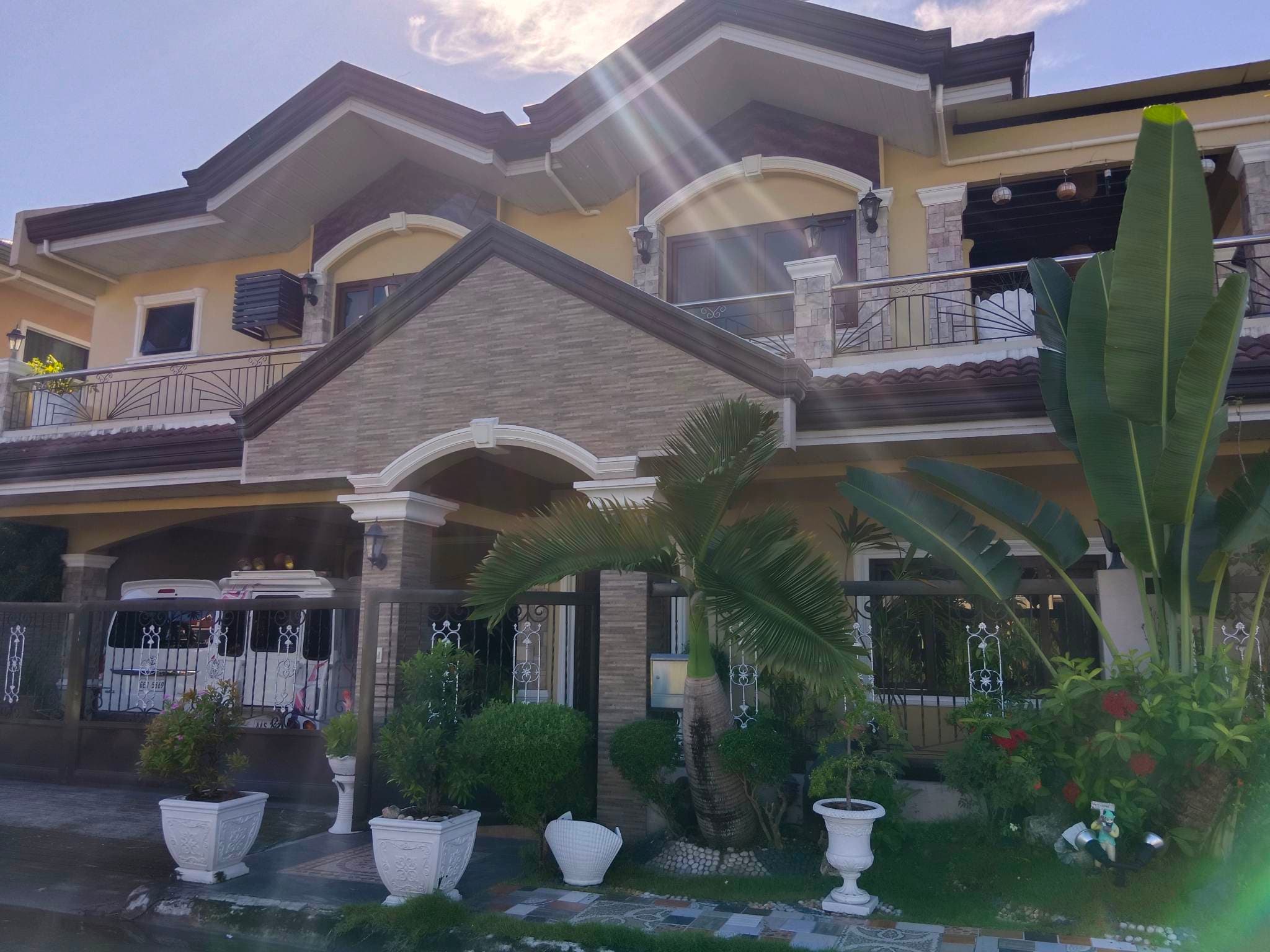 Spacious and Luxurious House in Corona del Mar, Talisay City Cebu - photo 1