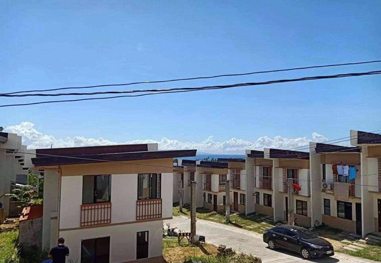 Rent to OWN Seaview End Unit CM Naga - photo 2