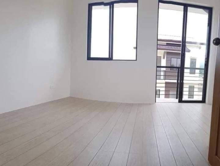 Mid unit Serenis South for Assume - photo 2