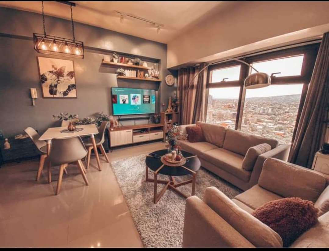 1BR UNIT in Azalea Place Condo