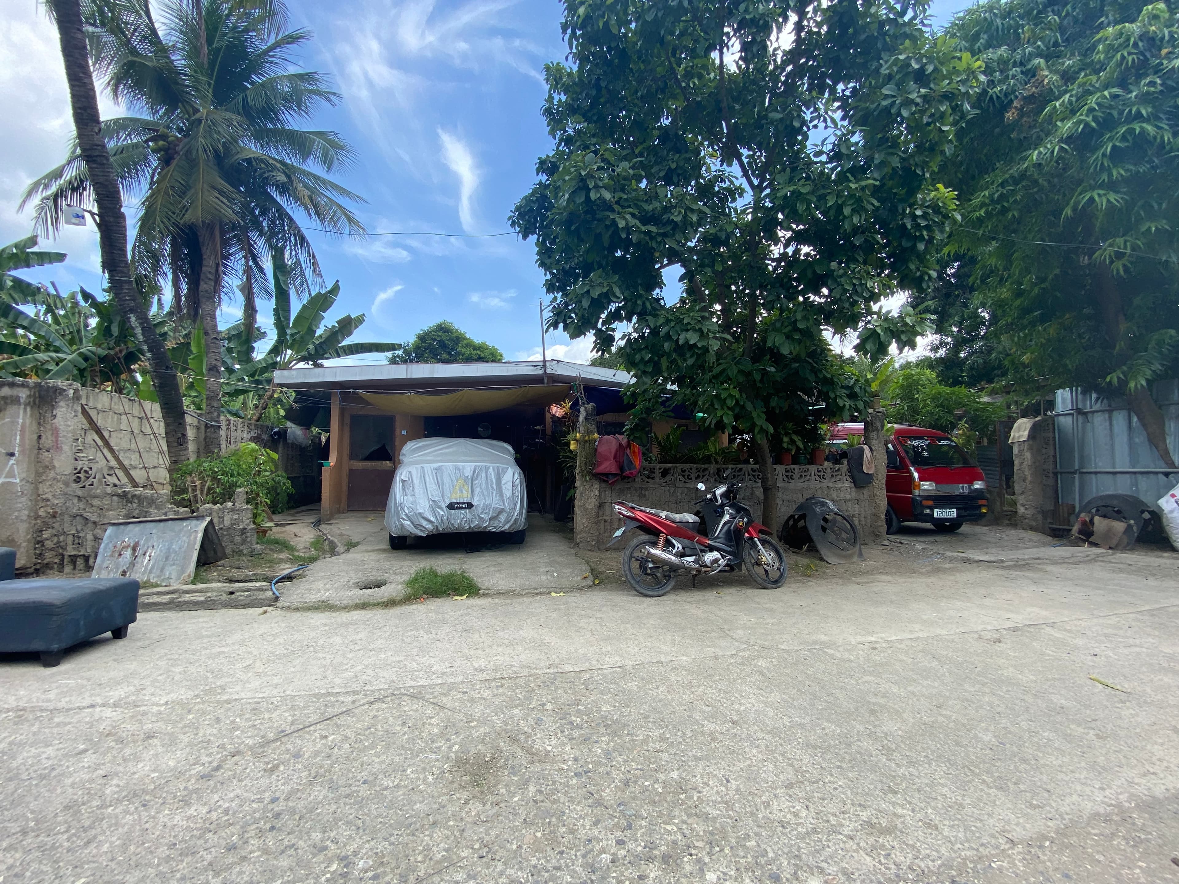 Lot with Duplex Apartment