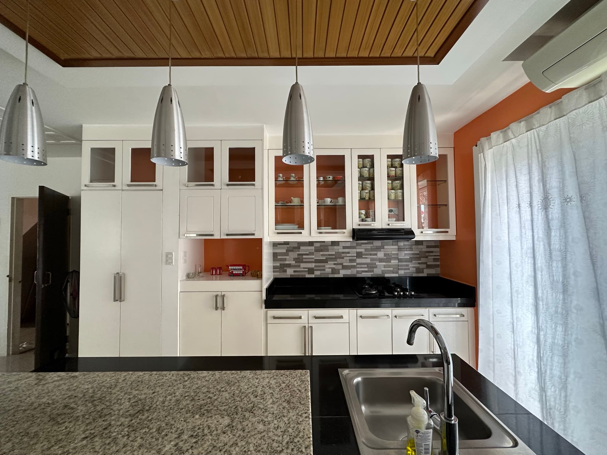 BEAUTIFUL HOUSE AND LOT - photo 4