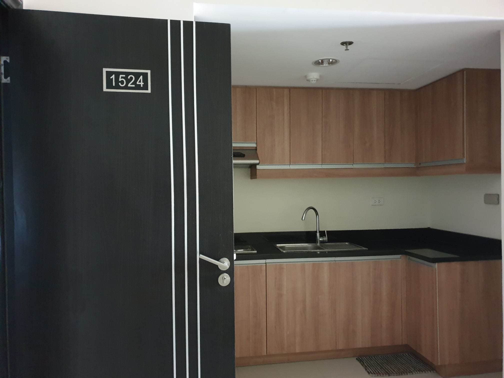 FOR SALE FULLY FURNISHED 1 BEDROOM UNIT - photo 7