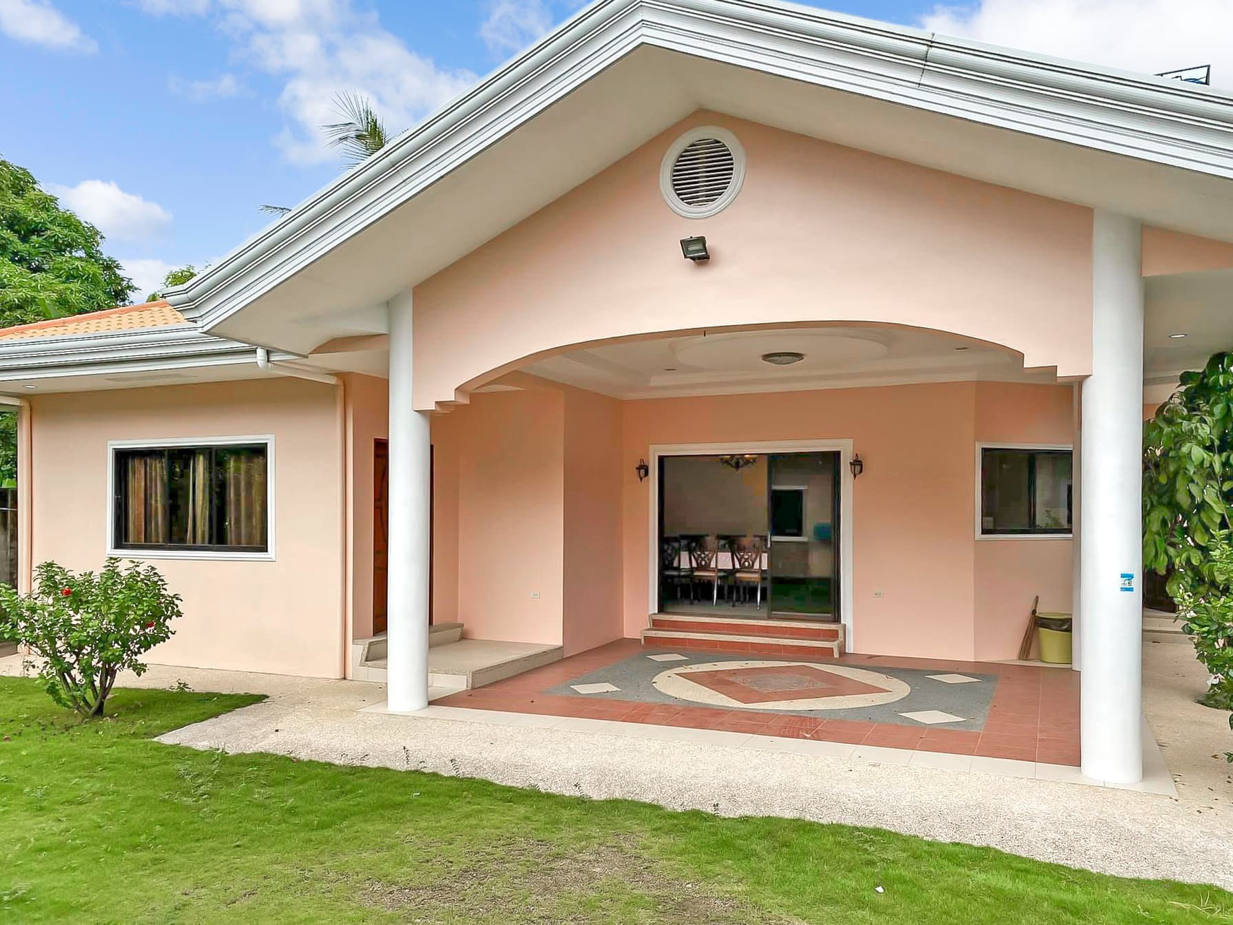 For Rent Beautiful 4BR Bungalow House near Main Talamban Road