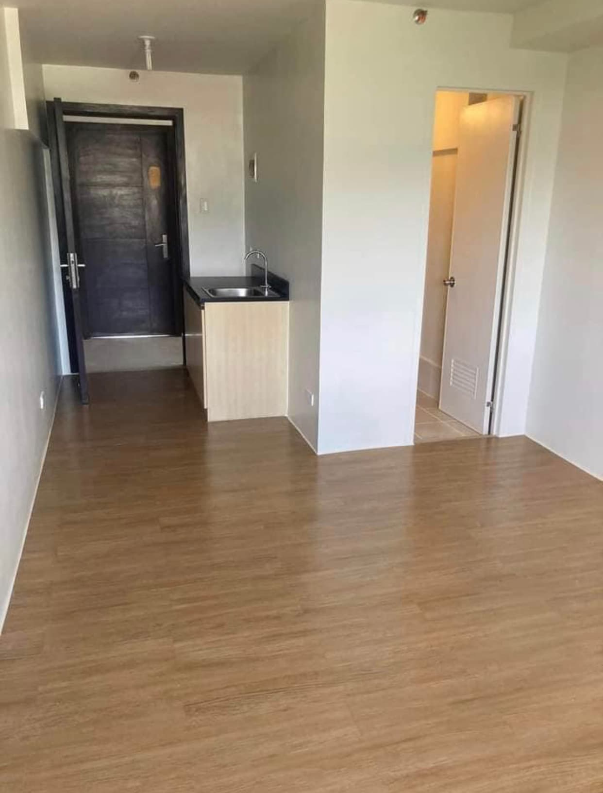 Combined Units for Sake in Symphoni Guadalupe Cebu City - photo 4