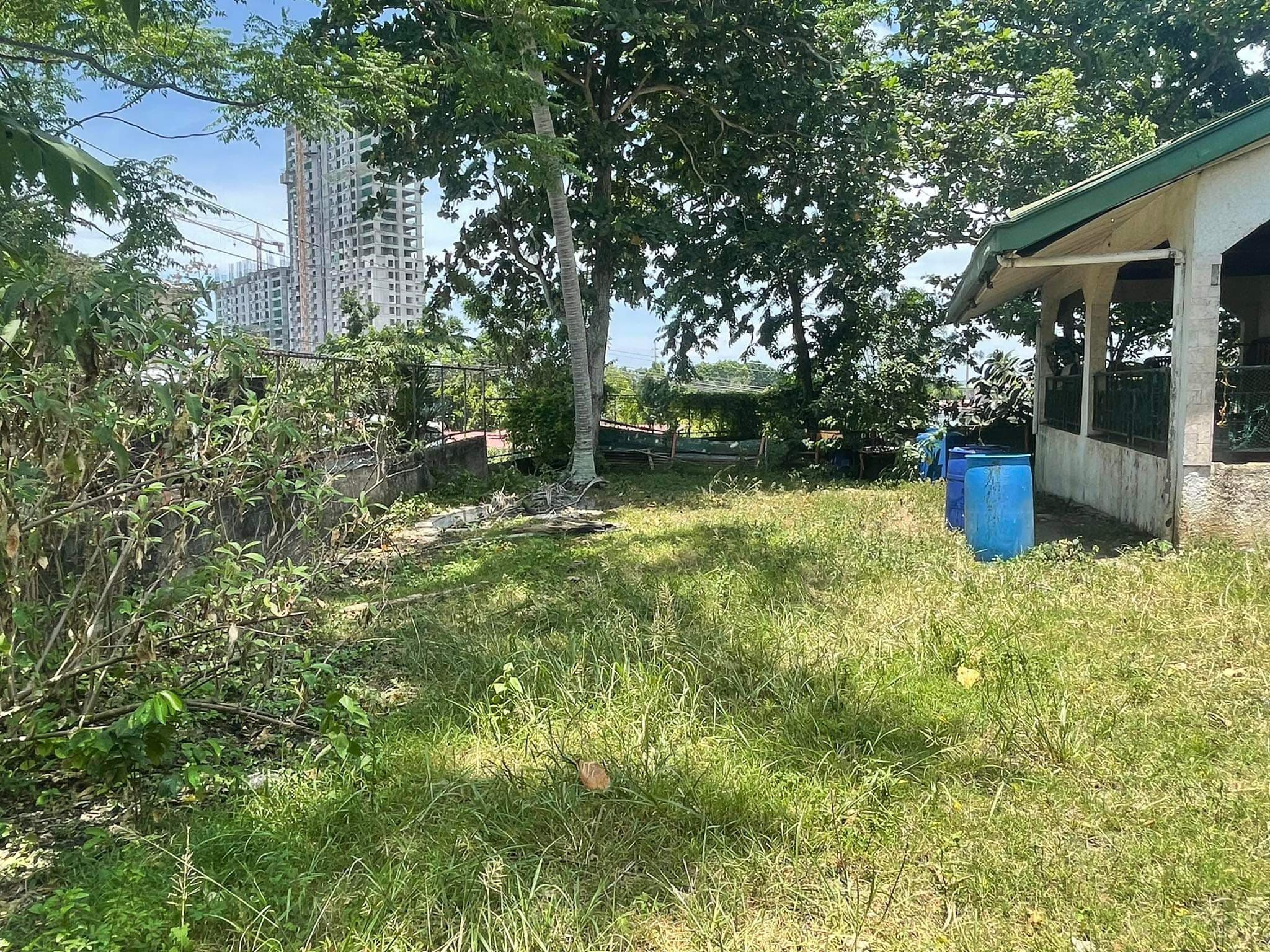 Rush Lot For Sale with House Near City Lights - photo 2