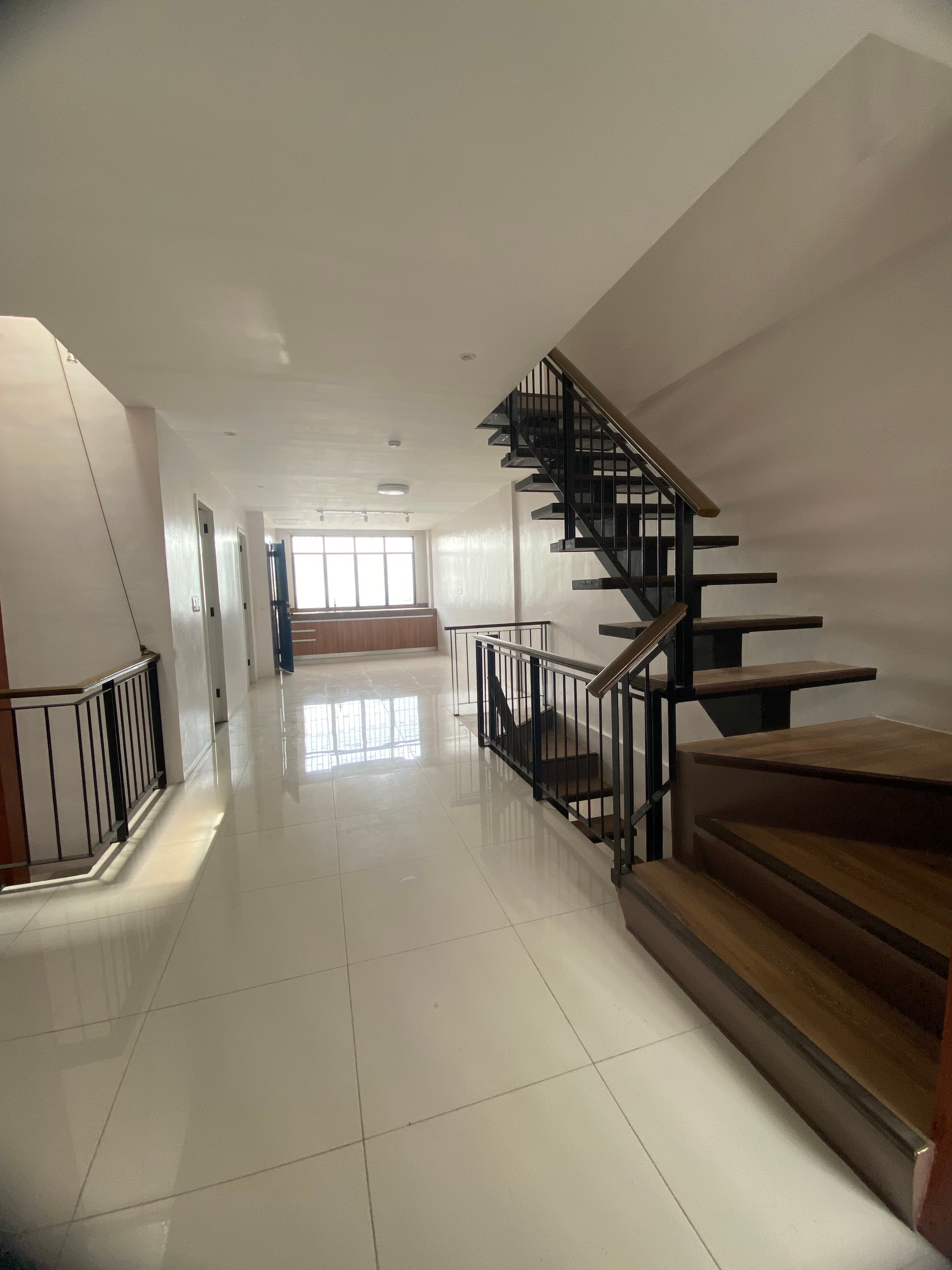 MODERN TOWNHOUSE W/ BASEMENT HUNDRED METERS AWAY TO HIGHWAY - photo 4